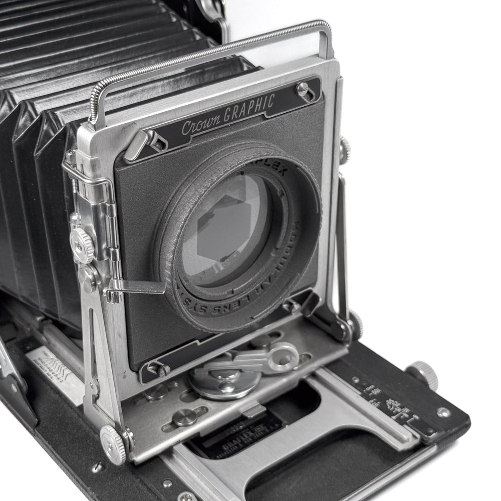 TWIST-LOCK LENS HOUSING